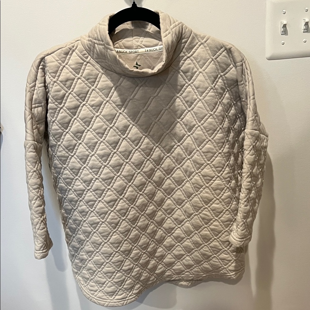 Tuckernuck Sport Cream/Tan Quilted Sweatshirt